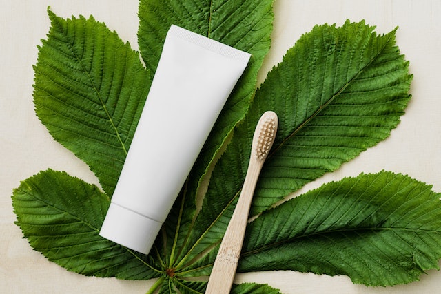 toothpaste for beard dye removal